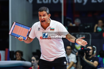 2023-08-17 - Lorenzo Micelli Head Coach of Bulgaria reacts during CEV EuroVolley 2023 women Final Round Pool B volleyball match between Bosnia-Herzegovina and Bulgaria at Arena di Monza, Monza, Italy on August 17, 2023 - CEV EUROVOLLEY 2023 - WOMEN - BOSNIA & HERZEGOVINA VS BULGARIA - INTERNATIONALS - VOLLEYBALL
