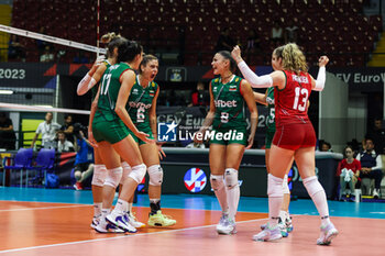 2023-08-17 - Bulgaria players celebrate during CEV EuroVolley 2023 women Final Round Pool B volleyball match between Bosnia-Herzegovina and Bulgaria at Arena di Monza, Monza, Italy on August 17, 2023 - CEV EUROVOLLEY 2023 - WOMEN - BOSNIA & HERZEGOVINA VS BULGARIA - INTERNATIONALS - VOLLEYBALL