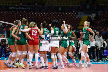 2023-08-17 - Bulgaria players celebrate the victory at the end of the match during CEV EuroVolley 2023 women Final Round Pool B volleyball match between Bosnia-Herzegovina and Bulgaria at Arena di Monza, Monza, Italy on August 17, 2023 - CEV EUROVOLLEY 2023 - WOMEN - BOSNIA & HERZEGOVINA VS BULGARIA - INTERNATIONALS - VOLLEYBALL