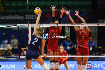 2023-08-17 - Andrea Mihaljevic #2 of Croatia seen in action during CEV EuroVolley 2023 women Final Round Pool B volleyball match between Romania and Croatia at Arena di Monza, Monza, Italy on August 17, 2023 - CEV EUROVOLLEY 2023 - WOMEN - ROMANIA VS CROATIA - INTERNATIONALS - VOLLEYBALL