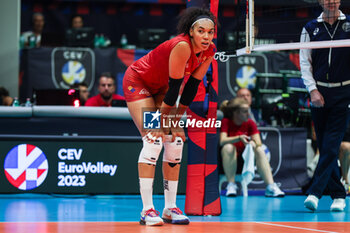 2023-08-17 - Elizabet Lenke Inneh #7 of Romania seen in action during CEV EuroVolley 2023 women Final Round Pool B volleyball match between Romania and Croatia at Arena di Monza, Monza, Italy on August 17, 2023 - CEV EUROVOLLEY 2023 - WOMEN - ROMANIA VS CROATIA - INTERNATIONALS - VOLLEYBALL