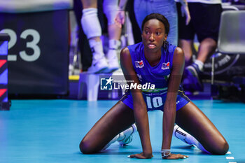 2023-08-18 - Paola Ogechi Egonu #18 of Italy warms up during CEV EuroVolley 2023 women Final Round Pool B volleyball match between Italy and Zwitzerland at Arena di Monza, Monza, Italy on August 18, 2023 - CEV EUROVOLLEY 2023 - WOMEN - ITALY VS SWITZERLAND - INTERNATIONALS - VOLLEYBALL