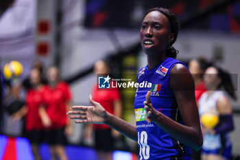2023-08-18 - Paola Ogechi Egonu #18 of Italy looks on during CEV EuroVolley 2023 women Final Round Pool B volleyball match between Italy and Zwitzerland at Arena di Monza, Monza, Italy on August 18, 2023 - CEV EUROVOLLEY 2023 - WOMEN - ITALY VS SWITZERLAND - INTERNATIONALS - VOLLEYBALL