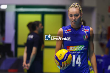 2023-08-18 - Elena Pietrini #14 of Italy looks on during CEV EuroVolley 2023 women Final Round Pool B volleyball match between Italy and Zwitzerland at Arena di Monza, Monza, Italy on August 18, 2023 - CEV EUROVOLLEY 2023 - WOMEN - ITALY VS SWITZERLAND - INTERNATIONALS - VOLLEYBALL