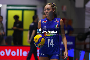 2023-08-18 - Elena Pietrini #14 of Italy looks on during CEV EuroVolley 2023 women Final Round Pool B volleyball match between Italy and Zwitzerland at Arena di Monza, Monza, Italy on August 18, 2023 - CEV EUROVOLLEY 2023 - WOMEN - ITALY VS SWITZERLAND - INTERNATIONALS - VOLLEYBALL