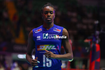 2023-08-18 - Sylvia Chinelo Nwakalor #15 of Italy looks on during CEV EuroVolley 2023 women Final Round Pool B volleyball match between Italy and Zwitzerland at Arena di Monza, Monza, Italy on August 18, 2023 - CEV EUROVOLLEY 2023 - WOMEN - ITALY VS SWITZERLAND - INTERNATIONALS - VOLLEYBALL