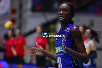 2023-08-18 - Paola Ogechi Egonu #18 of Italy looks on during CEV EuroVolley 2023 women Final Round Pool B volleyball match between Italy and Zwitzerland at Arena di Monza, Monza, Italy on August 18, 2023 - CEV EUROVOLLEY 2023 - WOMEN - ITALY VS SWITZERLAND - INTERNATIONALS - VOLLEYBALL