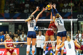 2023-08-19 - Monster block of SQUARCINI Federica (Italy) and ANTROPOVA Ekaterina (Italy) - CEV EUROVOLLEY 2023 - WOMEN - BULGARIA VS ITALY - INTERNATIONALS - VOLLEYBALL