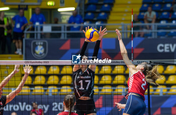 2023-08-21 - Mika Grbavica of Croatia and Julie Lengweiler of Switzerland blocking during CEV EuroVolley 2023 match between Croatia and Switzerland on 21 August 2023 at Pala Gianni Asti, Turin Italy. Photo Nderim KACELI - CEV EUROVOLLEY 2023 - WOMEN - CROATIA VS SWITZERLAND - INTERNATIONALS - VOLLEYBALL