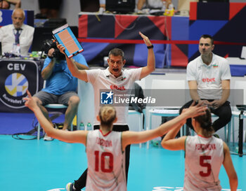 2023-08-22 - Lorenzo Micelli head coach of Bulgaria during the CEV EuroVolley 2023 match between the national teams of Romania and Bulgaria, on 22 August 2023 at pala Giani Asti Turin Italy. Photo Nderim KACELI - CEV EUROVOLLEY 2023 - WOMEN - BULGARIA VS ROMANIA - INTERNATIONALS - VOLLEYBALL