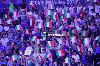 2023-09-16 - Italy fans - GOLD MEDAL FINAL - ITALY VS POLAND - CEV EUROVOLLEY MEN - VOLLEYBALL