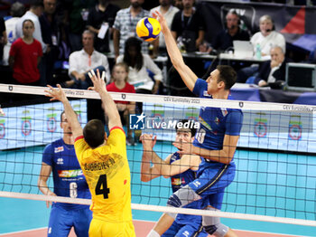 2023-09-09 - Italy's Roberto Russo in action - EIGHT FINAL - ITALY VS NORTH MACEDONIA - CEV EUROVOLLEY MEN - VOLLEYBALL