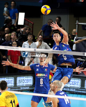 2023-09-09 - Italy's Alessandro Michieletto in action - EIGHT FINAL - ITALY VS NORTH MACEDONIA - CEV EUROVOLLEY MEN - VOLLEYBALL