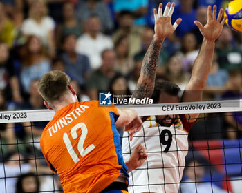 09/09/2023 - The Netherlands' Bennie Tuinstra in action against Germany's Gyorgy Grozer - EIGHT FINAL - THE NETHERLAND VS GERMANY - EUROVOLLEY MEN - VOLLEY