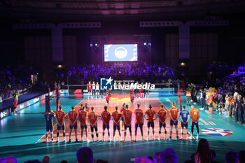2023-09-09 - The Netherlands and Germany teams during national anthems - EIGHT FINAL - THE NETHERLAND VS GERMANY - CEV EUROVOLLEY MEN - VOLLEYBALL