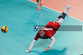 10/09/2023 - Belgium's Matthijs Desmet tries a save - EIGHT FINAL - POLAND VS BELGIUM - EUROVOLLEY MEN - VOLLEY