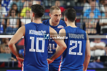 2023-09-10 - Serbia's Aleksandar Atanasijevic giving instructions to Serbia's Vuk Todorovic - EIGHT FINAL - SERBIA VS CZECHIA - CEV EUROVOLLEY MEN - VOLLEYBALL