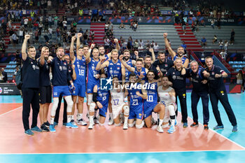 2023-09-10 - Serbia's team celebrates victory - EIGHT FINAL - SERBIA VS CZECHIA - CEV EUROVOLLEY MEN - VOLLEYBALL