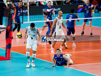 2023-09-12 - Italy's Alessandro Michieletto and Italy's Fabio Balaso disappointed - QUARTER FINAL - ITALY VS THE NETHERLANDS - CEV EUROVOLLEY MEN - VOLLEYBALL