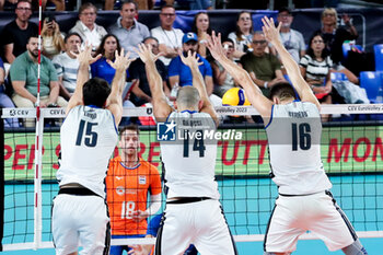 2023-09-12 - Italian wall with Daniele Lavia, Gianluca Galassi and Yuri Romano - QUARTER FINAL - ITALY VS THE NETHERLANDS - CEV EUROVOLLEY MEN - VOLLEYBALL