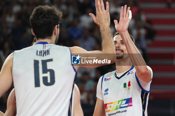 2023-09-12 - Italy's Simone Gian nelliand Italy's Daniele Lavia - QUARTER FINAL - ITALY VS THE NETHERLANDS - CEV EUROVOLLEY MEN - VOLLEYBALL