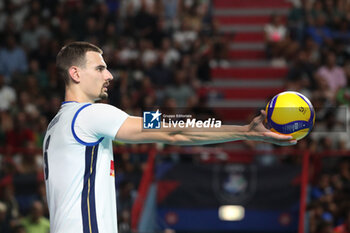 2023-09-12 - Italy's Simone Giannelli on serve - QUARTER FINAL - ITALY VS THE NETHERLANDS - CEV EUROVOLLEY MEN - VOLLEYBALL