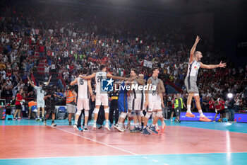 2023-09-12 - Italy celebrates victory - QUARTER FINAL - ITALY VS THE NETHERLANDS - CEV EUROVOLLEY MEN - VOLLEYBALL
