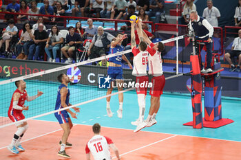 2023-09-12 - Serbia's Miran Kujundzic in action against Poland's Norbert Huber - QUARTER FINAL - POLAND VS SERBIA - CEV EUROVOLLEY MEN - VOLLEYBALL
