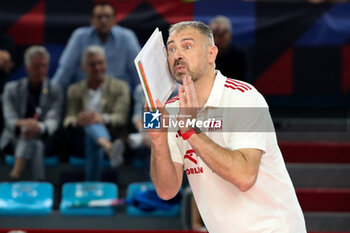 2023-09-12 - Poland's Head Coach Nikola Grbic giving instructions to his players - QUARTER FINAL - POLAND VS SERBIA - CEV EUROVOLLEY MEN - VOLLEYBALL