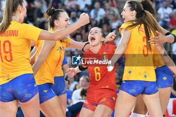 2023-08-15 - romania celebrates a point - CEV EUROVOLLEY 2023 - WOMEN - ITALY VS ROMANIA - INTERNATIONALS - VOLLEYBALL