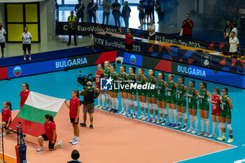 2023-08-17 - Players of Bulgaria during anthem - CEV EUROVOLLEY 2023 - WOMEN - BOSNIA & HERZEGOVINA VS BULGARIA - INTERNATIONALS - VOLLEYBALL
