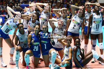 2023-08-23 - Team Italy celebrating after winning the game during the CEV EuroVolley 2023 match between the national teams of Italy and Croatia, on 23 August 2023 at pala Giani Asti Turin Italy. Photo Nderim KACELI - CEV EUROVOLLEY 2023 - WOMEN - ITALY VS CROATIA - INTERNATIONALS - VOLLEYBALL