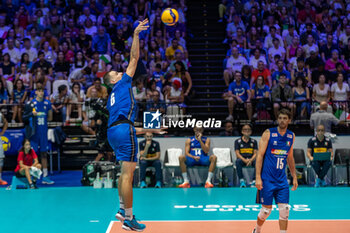 2023-08-28 - GIANNELLI Simone (Italy) at service during the CEV EuroVolley 2023 men Final Round Pool A, match between Italy and Belgium at Unipol Arena Bologna, Italy, on August 28, 2023 - CEV EUROVOLLEY 2023 - MEN - BELGIUM VS ITALY - INTERNATIONALS - VOLLEYBALL