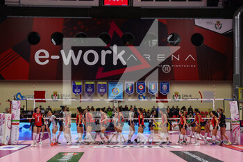 2023-01-07 - UYBA Unet E-Work Busto Arsizio players and Il Bisonte Firenze players during Volley Serie A women 2022/23 volleyball match between UYBA Unet E-Work Busto Arsizio and Il Bisonte Firenze at E-Work Arena, Busto Arsizio, Italy on January 07, 2023 - E-WORK BUSTO ARSIZIO VS IL BISONTE FIRENZE - SERIE A1 WOMEN - VOLLEYBALL