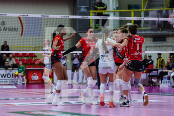 2023-01-07 - Rosamaria Montibeller #7 of UYBA Unet E-Work Busto Arsizio celebrates with her teammates during Volley Serie A women 2022/23 volleyball match between UYBA Unet E-Work Busto Arsizio and Il Bisonte Firenze at E-Work Arena, Busto Arsizio, Italy on January 07, 2023 - E-WORK BUSTO ARSIZIO VS IL BISONTE FIRENZE - SERIE A1 WOMEN - VOLLEYBALL