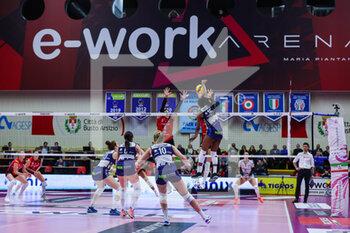 2023-01-07 - Sylvia Nwakalor #15 of Il Bisonte Firenze in action during Volley Serie A women 2022/23 volleyball match between UYBA Unet E-Work Busto Arsizio and Il Bisonte Firenze at E-Work Arena, Busto Arsizio, Italy on January 07, 2023 - E-WORK BUSTO ARSIZIO VS IL BISONTE FIRENZE - SERIE A1 WOMEN - VOLLEYBALL
