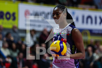 2023-01-07 - Rhamat Alhassan #1 of Il Bisonte Firenze in action during Volley Serie A women 2022/23 volleyball match between UYBA Unet E-Work Busto Arsizio and Il Bisonte Firenze at E-Work Arena, Busto Arsizio, Italy on January 07, 2023 - E-WORK BUSTO ARSIZIO VS IL BISONTE FIRENZE - SERIE A1 WOMEN - VOLLEYBALL