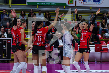 2023-01-07 - Lena Stigrot #10 of UYBA Unet E-Work Busto Arsizio celebrates the victory at the end of the match with her teammates during Volley Serie A women 2022/23 volleyball match between UYBA Unet E-Work Busto Arsizio and Il Bisonte Firenze at E-Work Arena, Busto Arsizio, Italy on January 07, 2023 - E-WORK BUSTO ARSIZIO VS IL BISONTE FIRENZE - SERIE A1 WOMEN - VOLLEYBALL