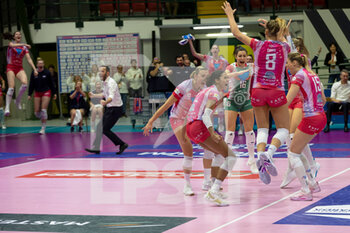 2023-01-15 - Happiness of players Vero Volley Milano during the 15th day of the Serie A1 Women between Vero Volley Milano vs Trasportipesanti Casalmaggiore - VERO VOLLEY MILANO VS TRASPORTIPESANTI CASALMAGGIORE - SERIE A1 WOMEN - VOLLEYBALL