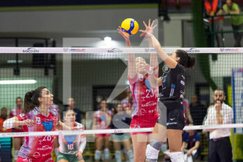 2023-02-04 - Raymariely Santos (Perugia Volley) and Jordan Larson (Vero Volley Milano) - VERO VOLLEY MILANO VS BARTOCCINI-FORTINFISSI PERUGIA - SERIE A1 WOMEN - VOLLEYBALL