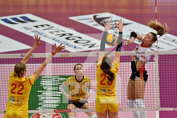 2023-02-05 - Federica
Stufi (Bergamo) - Lara Caravello (Bosca Cuneo)
 - Giulia
Gennari (Bergamo) - Greta Szakmary (Cuneo) - CUNEO GRANDA VOLLEY VS VOLLEY BERGAMO 1991 - SERIE A1 WOMEN - VOLLEYBALL