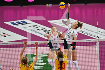 2023-02-05 - Federica
Stufi (Bergamo) - Giulia
Gennari (Bergamo) - Kuznetsova Sofya (Bosca Cuneo)
 - Greta Szakmary (Cuneo) - CUNEO GRANDA VOLLEY VS VOLLEY BERGAMO 1991 - SERIE A1 WOMEN - VOLLEYBALL