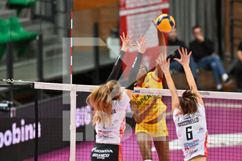 2023-02-05 - Kuznetsova Sofya (Bosca Cuneo)
 - Lorrayna Marys
Da Silva (Bergamo) - Agnese Cecconello (Bosca Cuneo) - CUNEO GRANDA VOLLEY VS VOLLEY BERGAMO 1991 - SERIE A1 WOMEN - VOLLEYBALL