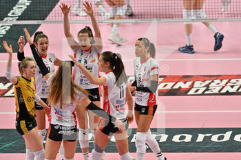 2023-02-21 - Team Cuneo celebrates after scoring a point - CUNEO GRANDA VOLLEY VS IL BISONTE FIRENZE - SERIE A1 WOMEN - VOLLEYBALL