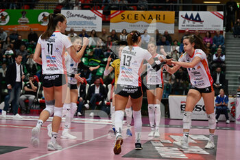 2023-02-21 - Team Cuneo celebrates after scoring a point - CUNEO GRANDA VOLLEY VS IL BISONTE FIRENZE - SERIE A1 WOMEN - VOLLEYBALL