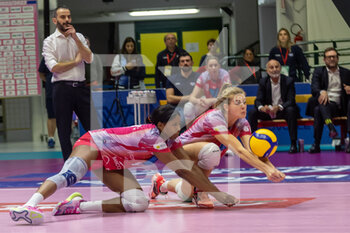 2023-02-26 - Hanna Daviskyba (Vero Volley Milano) on defense - VERO VOLLEY MILANO VS SAVINO DEL BENE SCANDICCI - SERIE A1 WOMEN - VOLLEYBALL