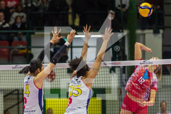 2023-02-26 - Attack of Hanna Daviskyba (Vero Volley Milano) - VERO VOLLEY MILANO VS SAVINO DEL BENE SCANDICCI - SERIE A1 WOMEN - VOLLEYBALL