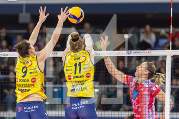 2023-03-05 - Attack of Jordan Larson (Vero Volley Milano)	 over the block of Haak Isabelle and Lubian Marina (Imoco Volley Conegliano) - VERO VOLLEY MILANO VS PROSECCO DOC IMOCO CONEGLIANO - SERIE A1 WOMEN - VOLLEYBALL