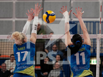 05/03/2023 - Anna Gray and Vittoria Prandi during Serie A match between Wash4green Pinerolo v E-Work Busto Arsizio in Villafranca Piemonte (To), on March 5, 2022 - WASH4GREEN PINEROLO VS E-WORK BUSTO ARSIZIO - SERIE A1 FEMMINILE - VOLLEY