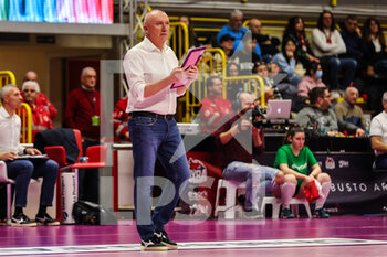 08/03/2023 - Massimo Barbolini Head Coach of Savino del Bene Scandicci in action during Volley Serie A women 2022/23 volleyball match between UYBA Unet E-Work Busto Arsizio and Savino del Bene Scandicci at E-Work Arena, Busto Arsizio, Italy on March 08, 2023 - E-WORK BUSTO ARSIZIO VS SAVINO DEL BENE SCANDICCI - SERIE A1 FEMMINILE - VOLLEY